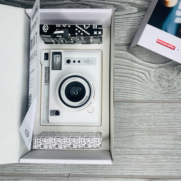 New Adventure Challenge Family Edition - Lomo'Instant Automatic Camera Instant - Picture 2 of 4